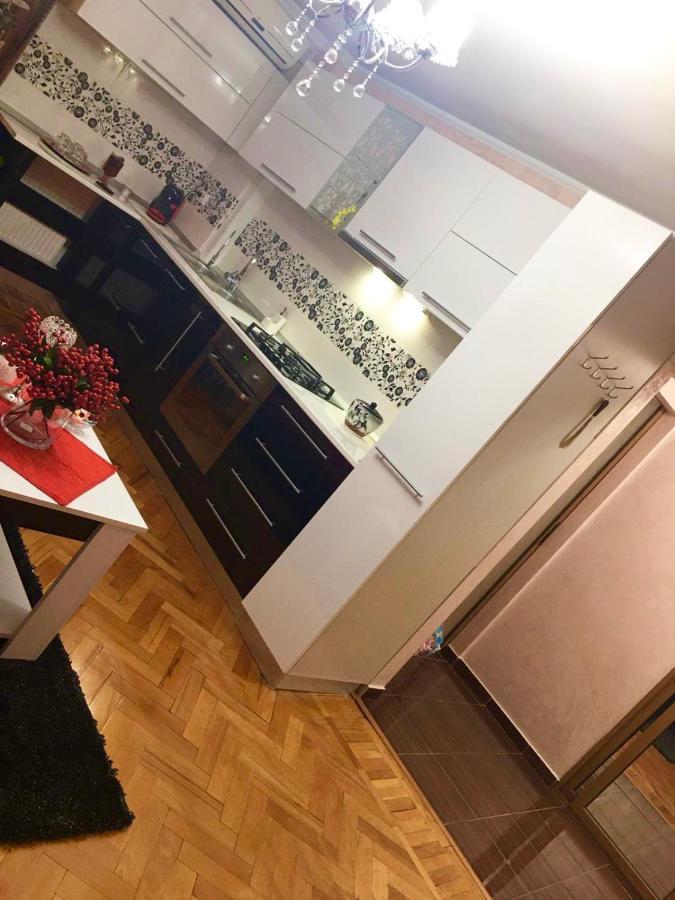 Tribunal Apartament Langa Faleza Dunarii Brăila Esterno foto