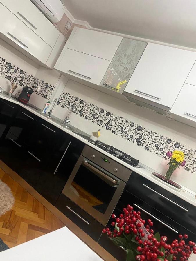 Tribunal Apartament Langa Faleza Dunarii Brăila Esterno foto